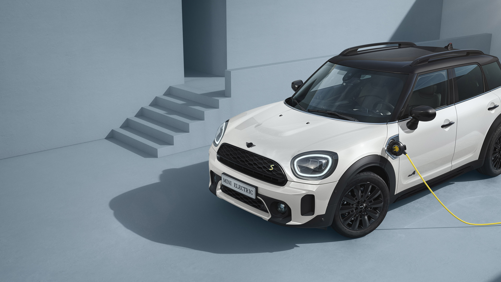 MINI Countryman hibrid - bočni prikaz - srebrna i žuta