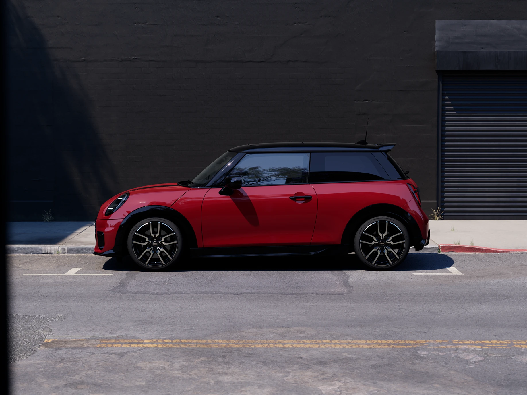 Bočni prikaz parkiranog MINI Cooper modela u Chili Red boji s krovom Black boje.