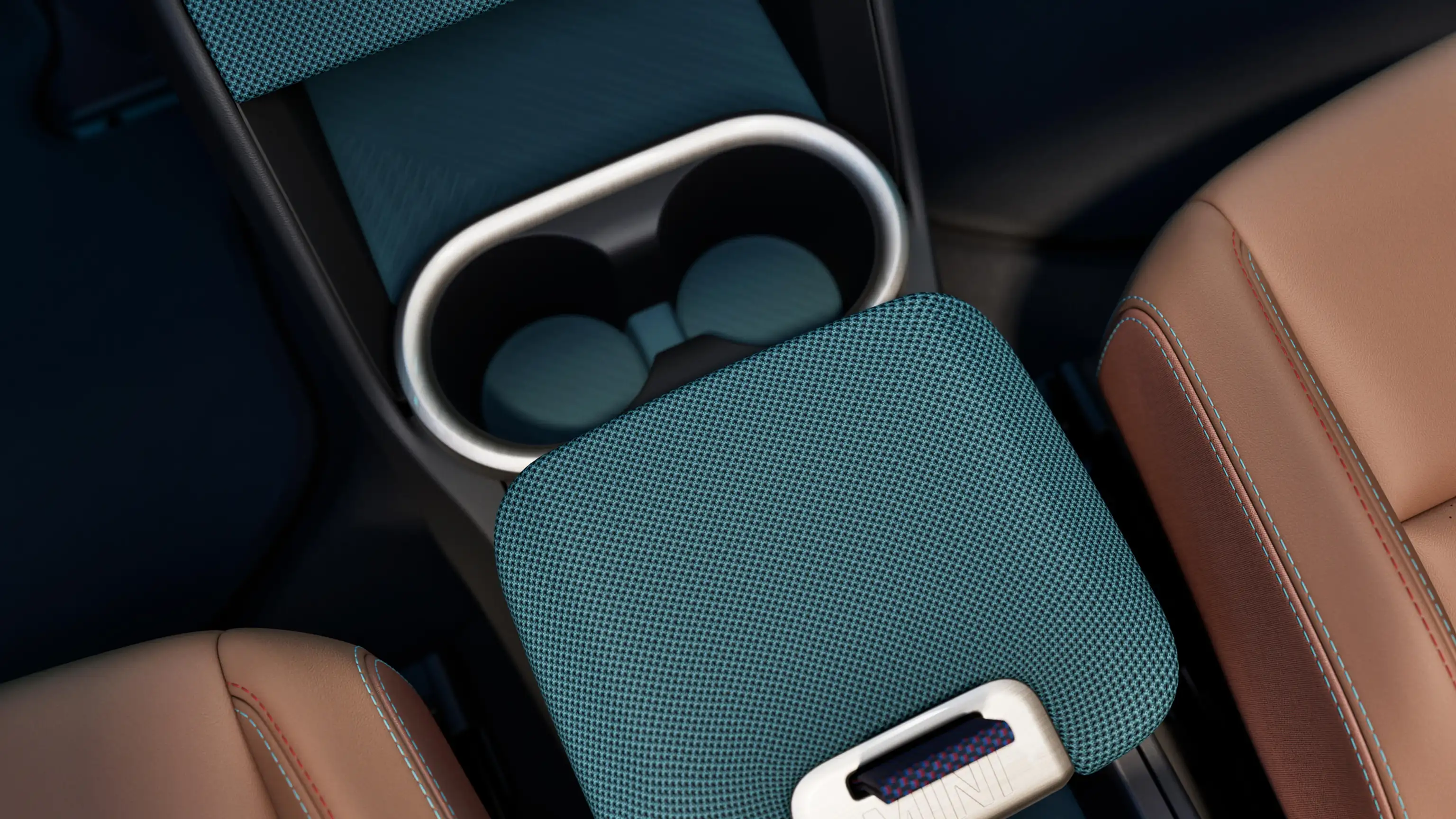 Prikaz nadzorne ploče iz ptičje perspektive potpuno električnog MINI Countryman modela