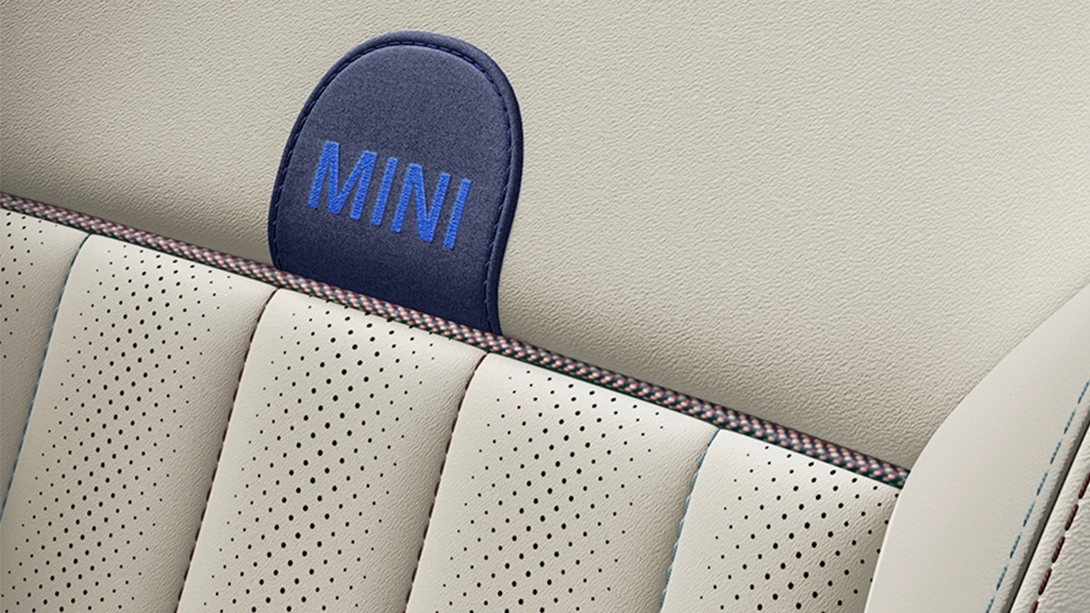 MINI Countryman - interijer - bijele presvlake