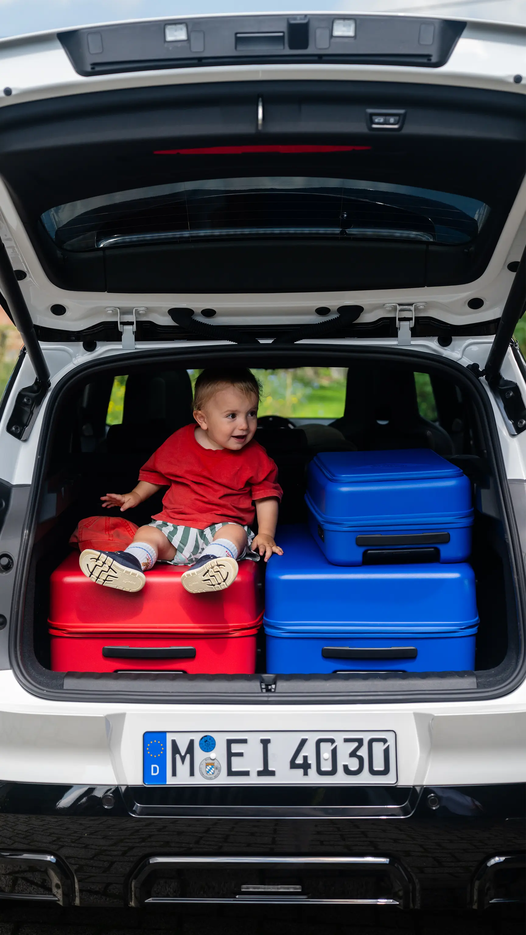 MINI Countryman - Beba u prtljažniku