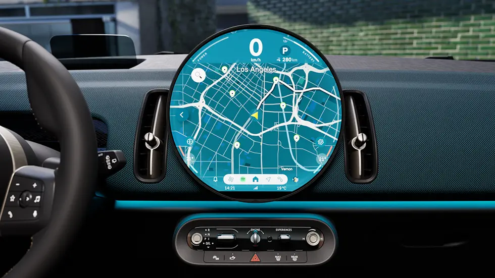 MINI Countryman - interijer - oled zaslon s kartom