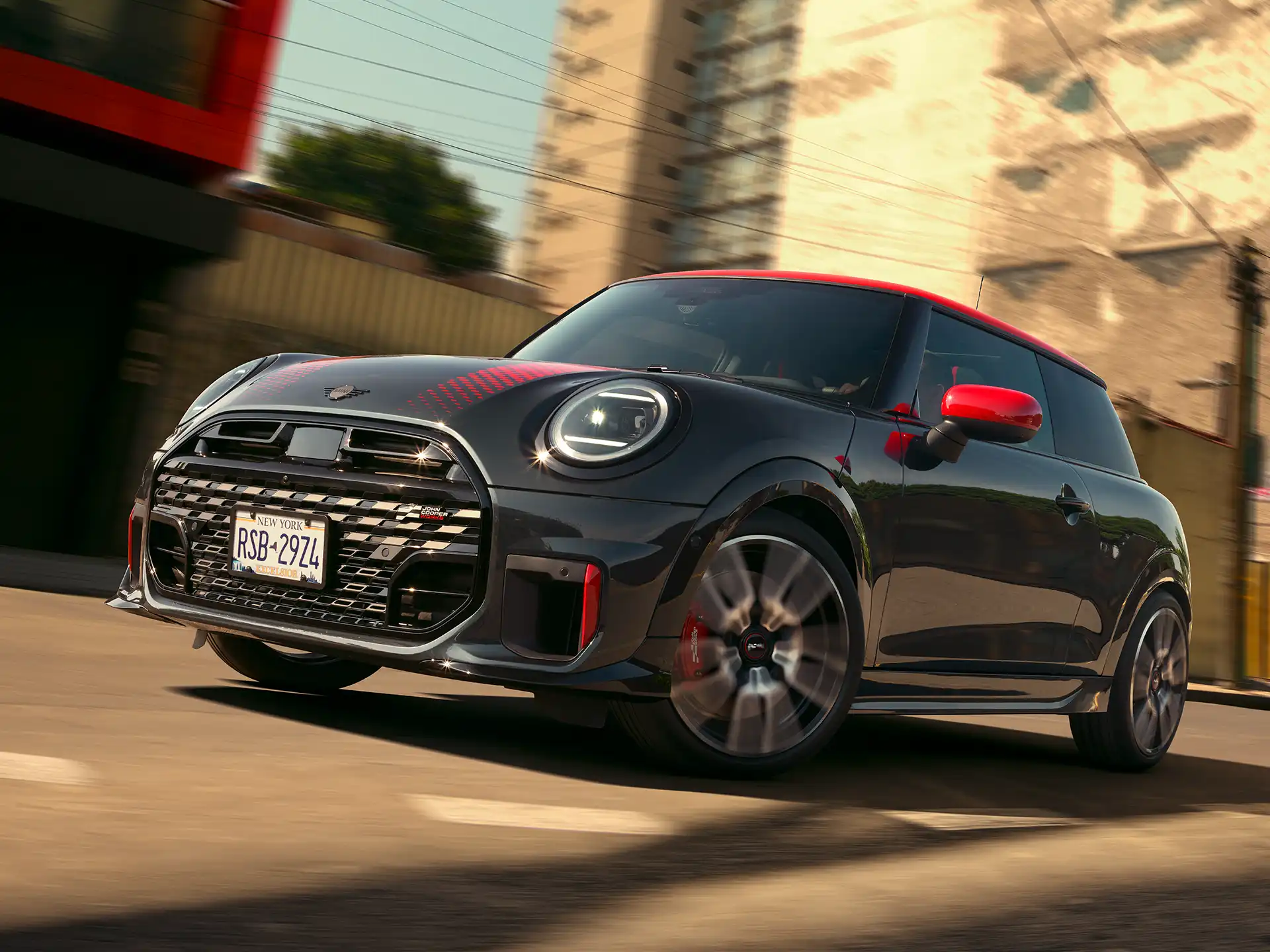 MINI John Cooper Works - F66 JCW pogled sa strane