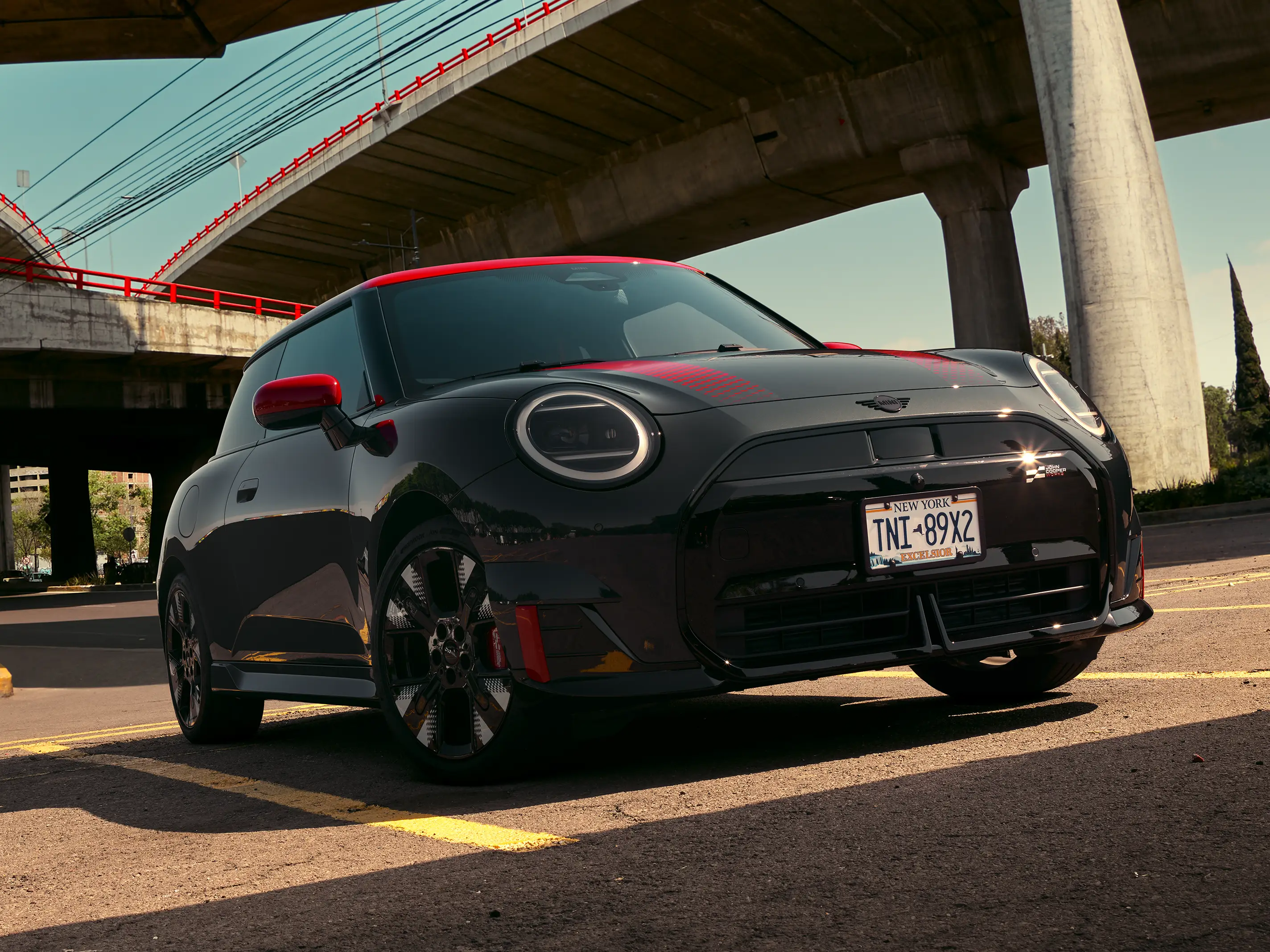 MINI John Cooper Works - J01 JCW pogled sa strane