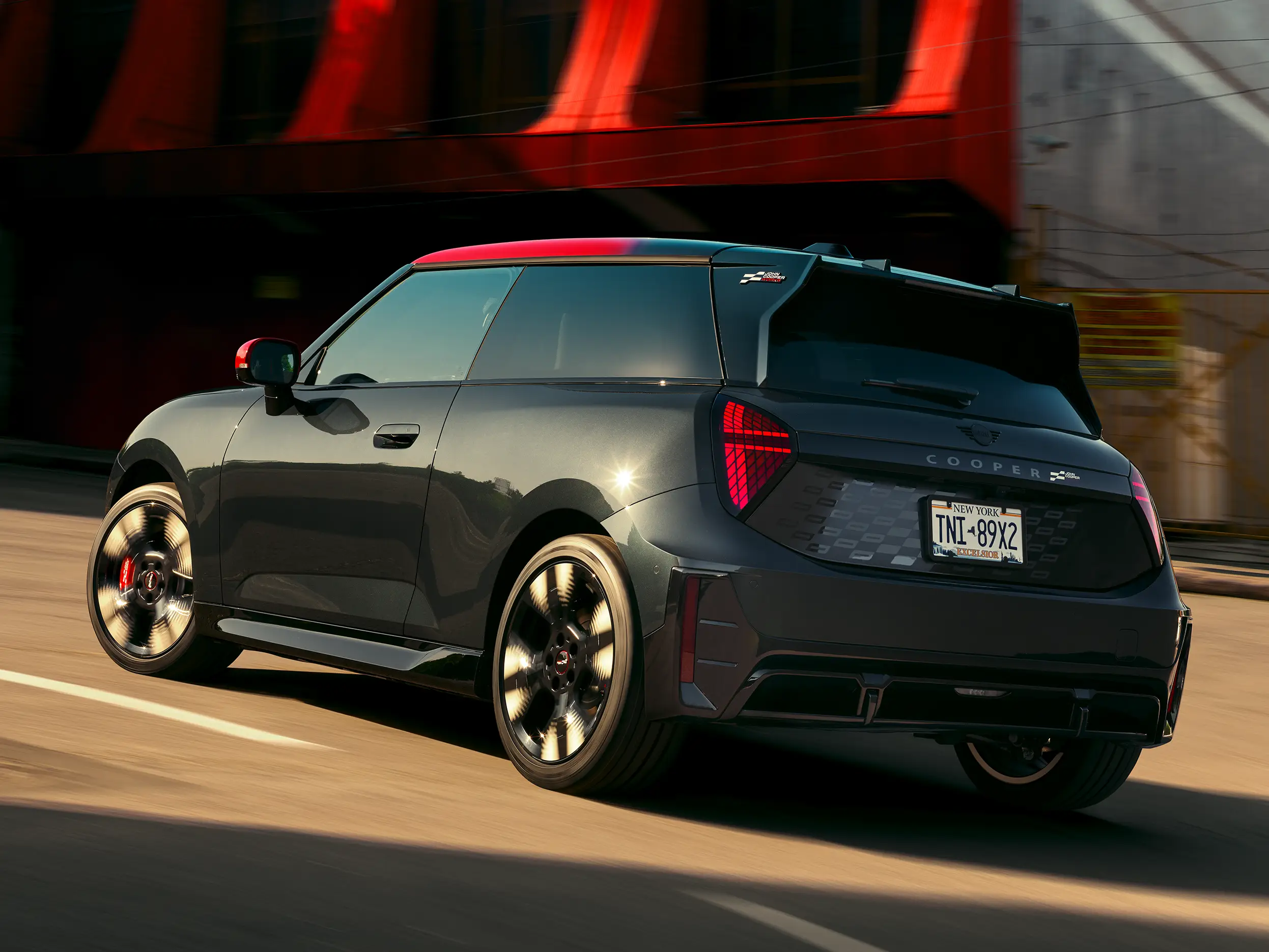 MINI John Cooper Works - J01 JCW pogled sprijeda