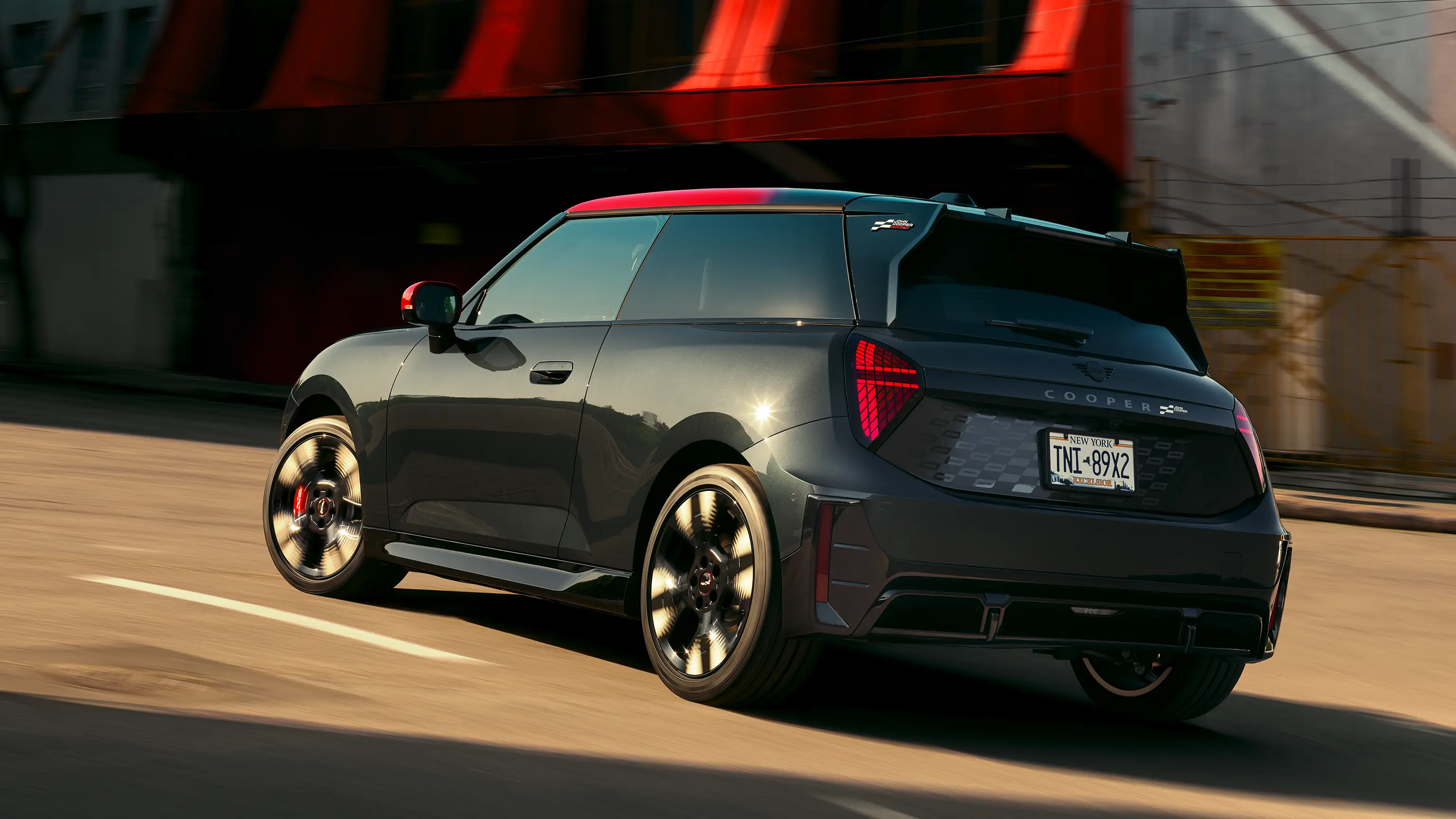 MINI John Cooper Works - J01 JCW pogled sprijeda