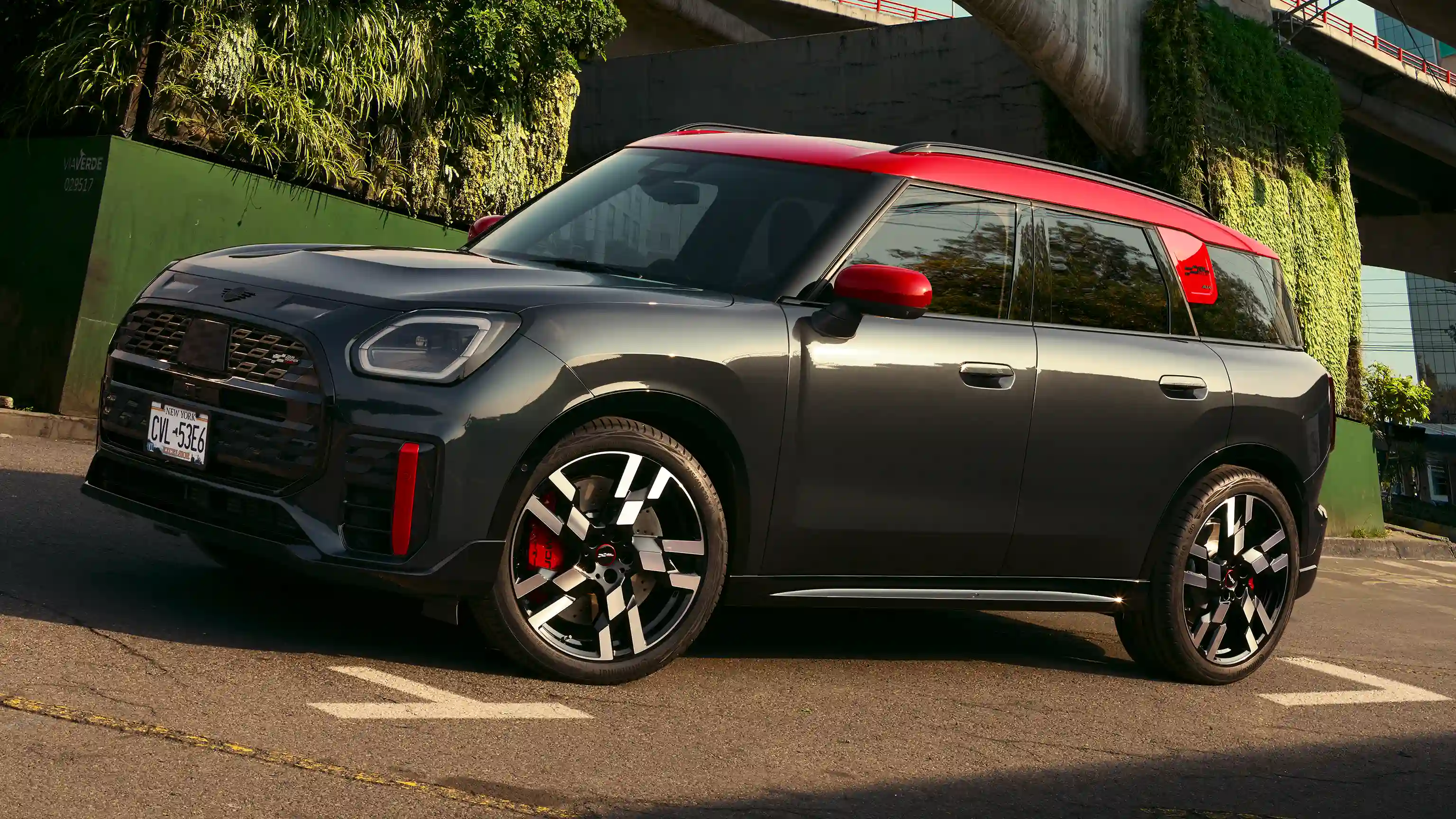MINI John Cooper Works - U25 JCW pogled sa strane