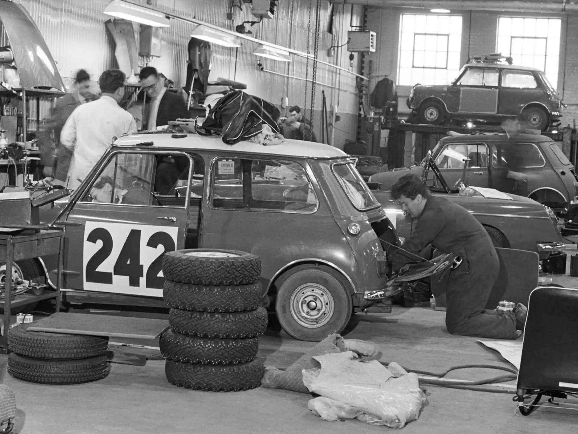 MINI John Cooper Works - Stari Mini u radionici