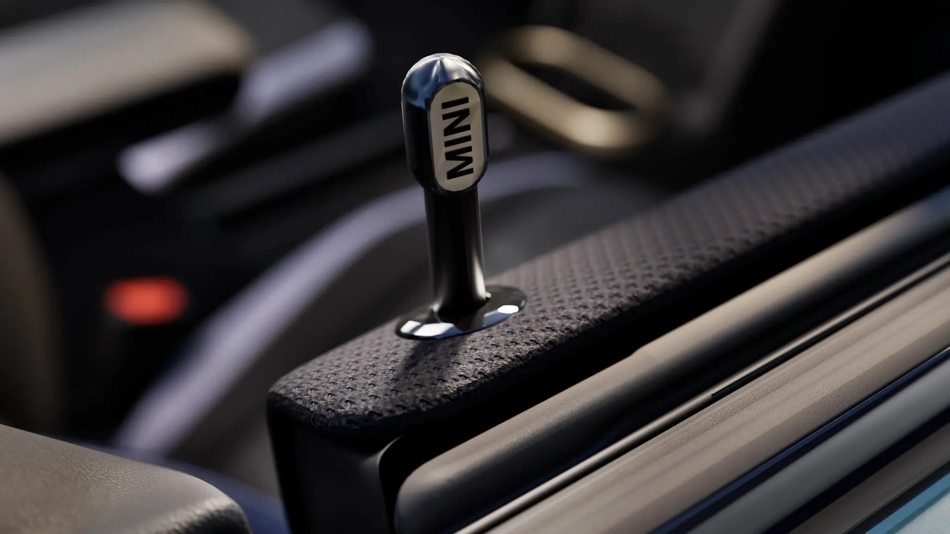 Detaljan prikaz originalnog MINI osigurača brave za unutarnja vrata od crnog eloksiranog aluminija.