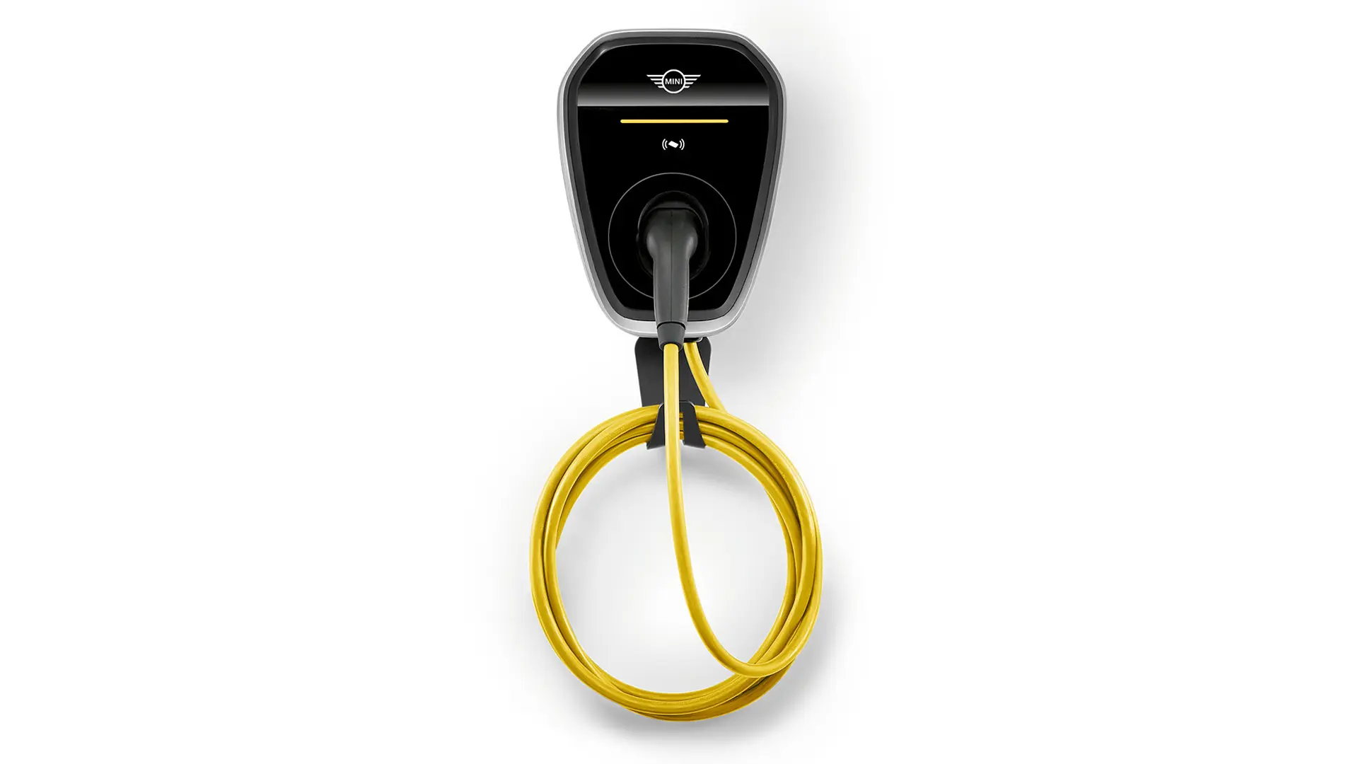MINI Wallbox Plus za punjenje kod kuće do 22 kW, postavljen na zid.