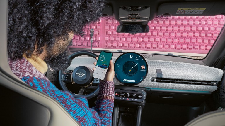 Potpuno električni MINI - digitalno iskustvo - mini aplikacija