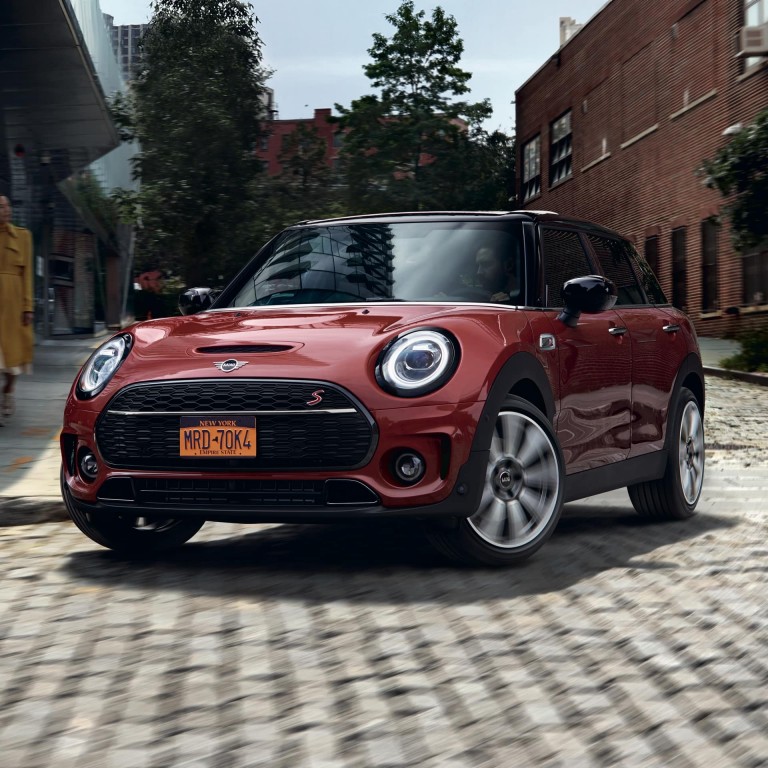 MINI Clubman – crveno i crno – prikaz prednjeg kraja