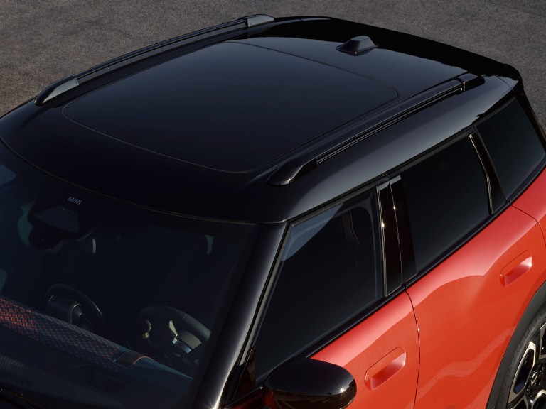 All-Electric MINI Aceman - space and versatility - krov 