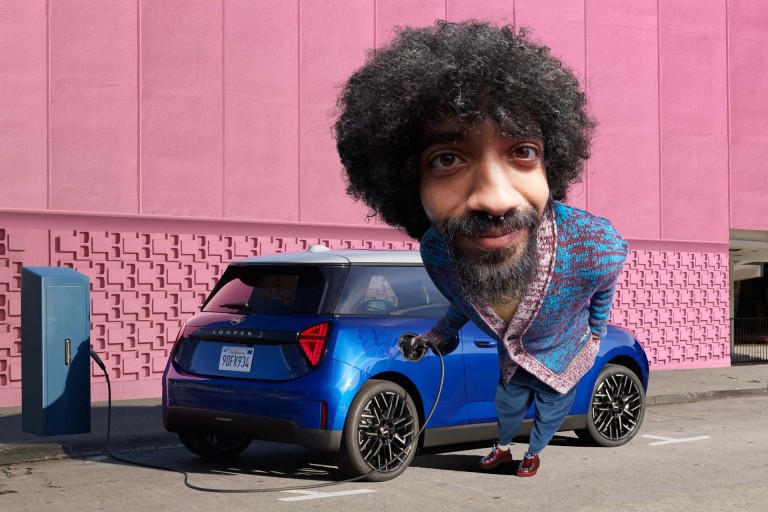 Potpuno električni MINI - punjenje - javno punjenje