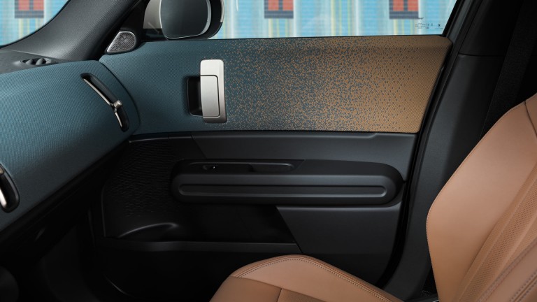 Potpuno električni MINI Countryman – mozaik - održivost