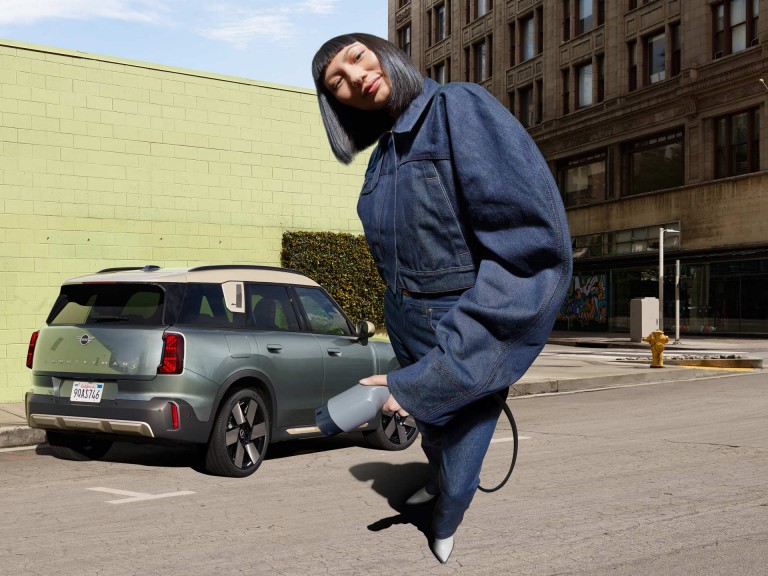 Potpuno električni MINI Countryman - punjenje - javne punionice
