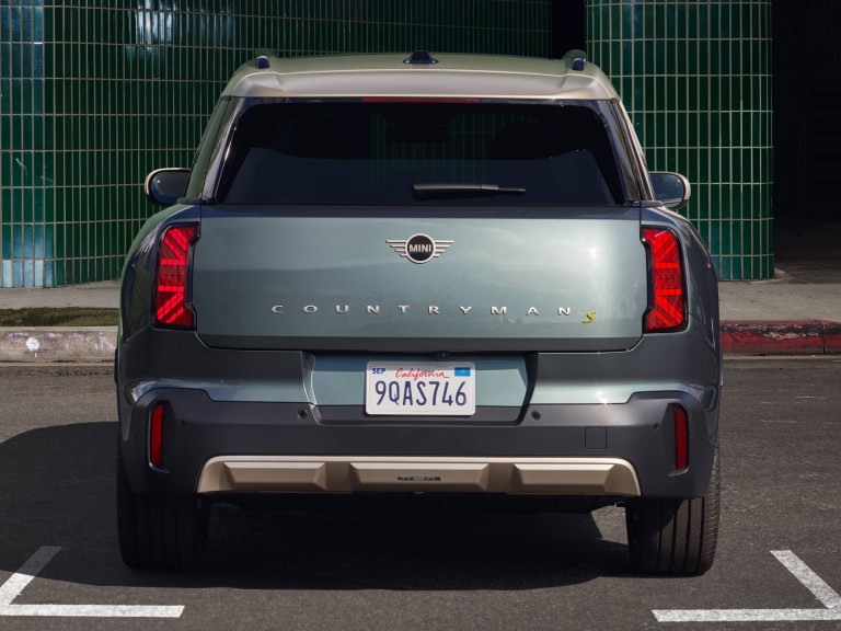 Potpuno električni MINI Countryman - eksterijer - krov