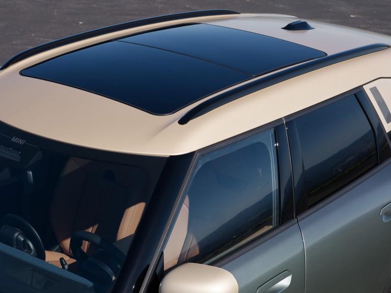 Potpuno električni MINI Countryman - eksterijer - krovni otvor