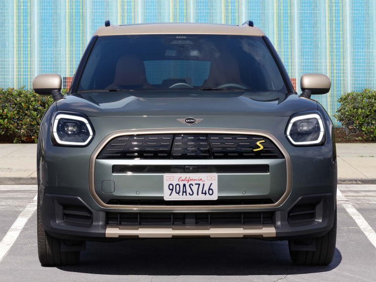 Potpuno električni MINI Countryman - eksterijer - pogled sprijeda