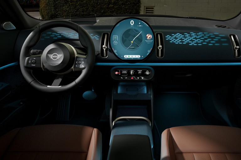 Potpuno elektični MINI Countryman - interijer - upravljačka ploča