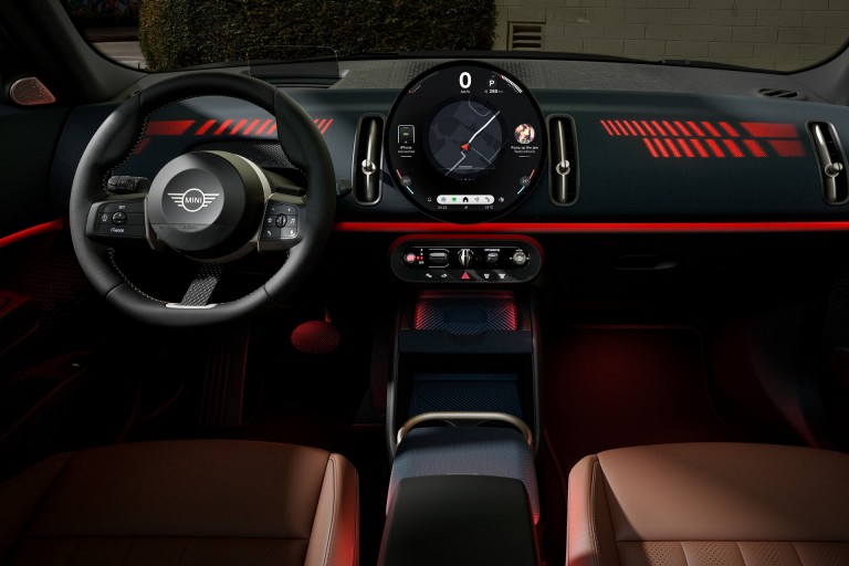 Potpuno elektični MINI Countryman - interijer - upravljačka ploča