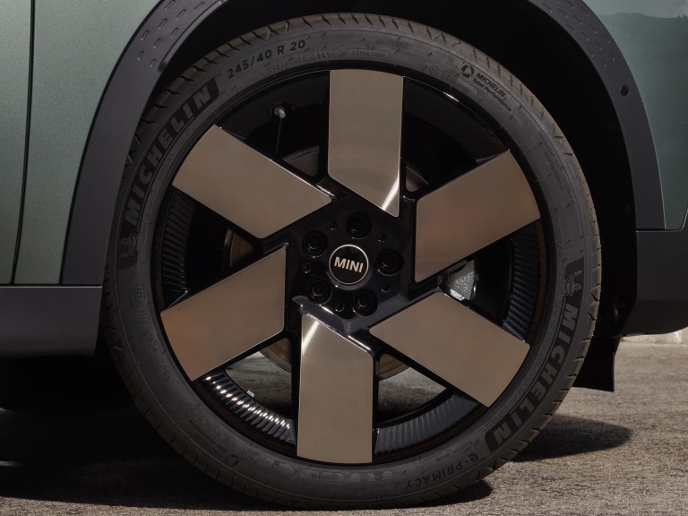 Potpuno električni MINI Countryman - održivost - obnovljeni aluminij