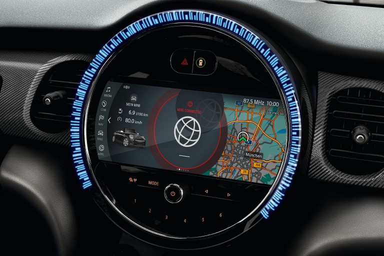 mini connected - automatski pravni hitni poziv