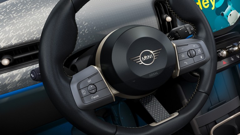 MINI Cooper 5 vrata – interijer – upravljač originalne veličine